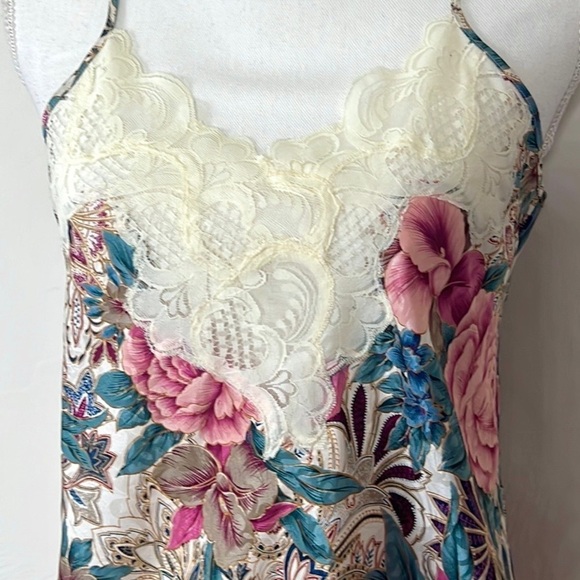 Victoria’s Secret Gold Label Slip - Picture 3 of 6